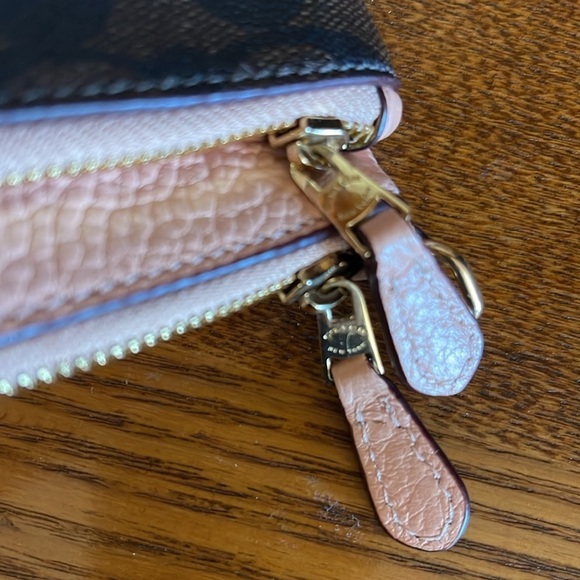 Coach dual pocket wallet monogrammed front with a pebbled, leather backside - Picture 4 of 9